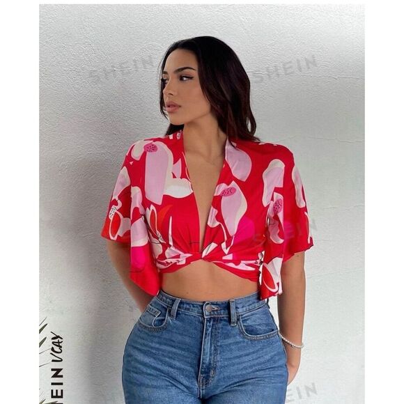 SHEIN Tops - SHEIN Women's Red Geometric Twist Front Crop Blouse Size‎ large